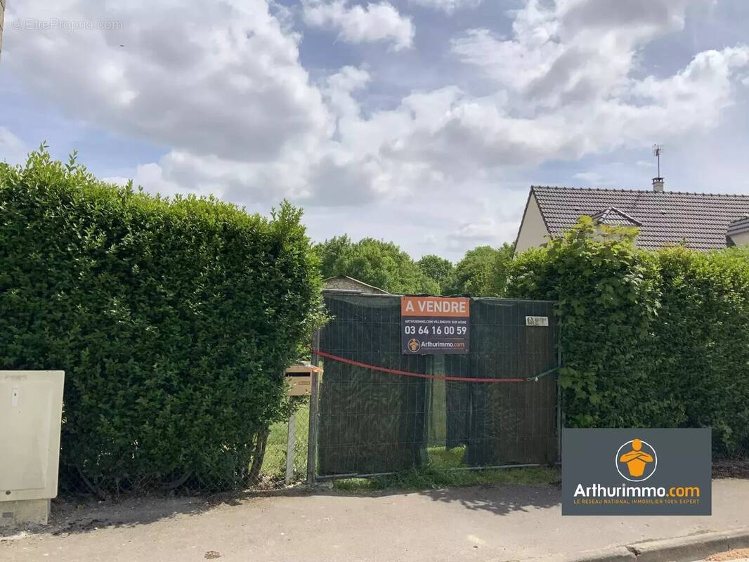 Terrain à NEUFCHATEL-SUR-AISNE