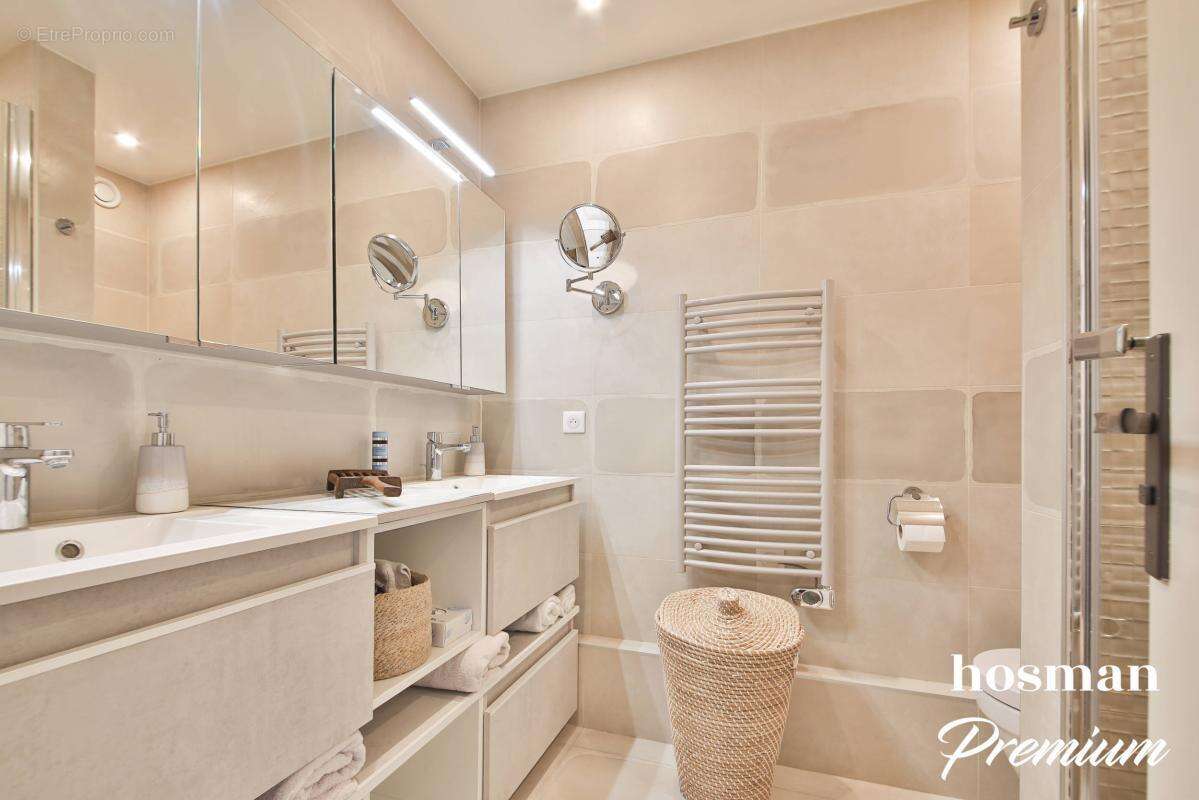 Appartement à COURBEVOIE