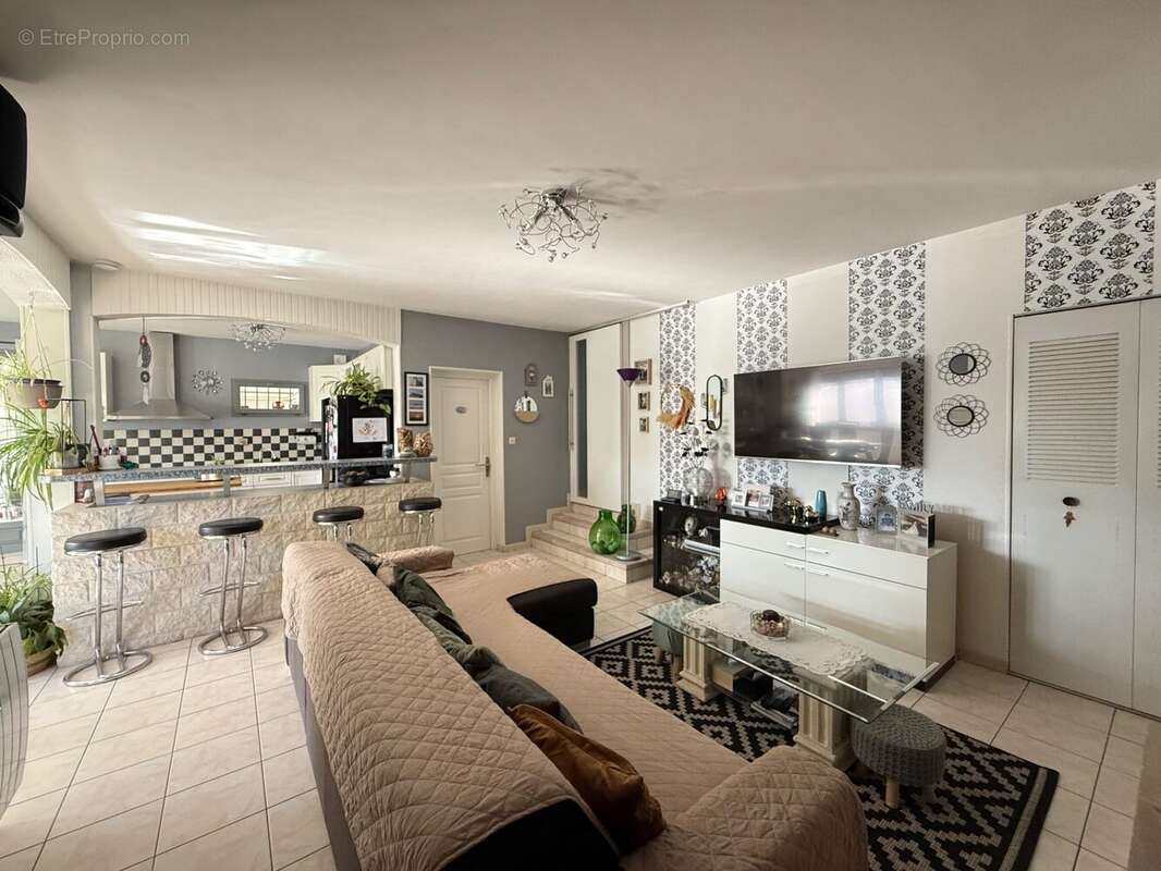 Maison à CHARNECLES