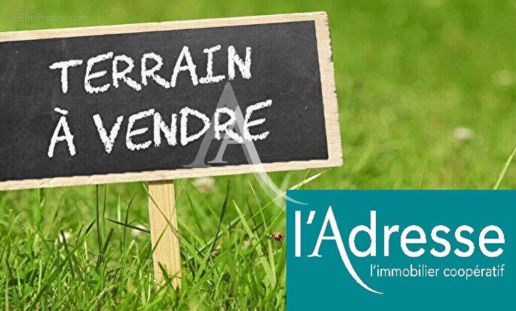 Terrain à SAINT-MATHURIN
