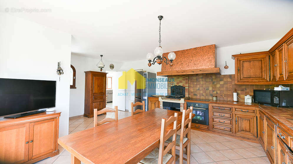 Plain pied - 130 m2 - 4 chambres -  basilique de longpont - combles amenageables - photo 6