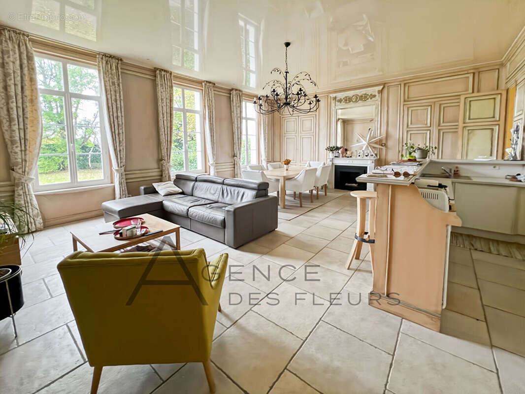 Appartement à PARIS-1E