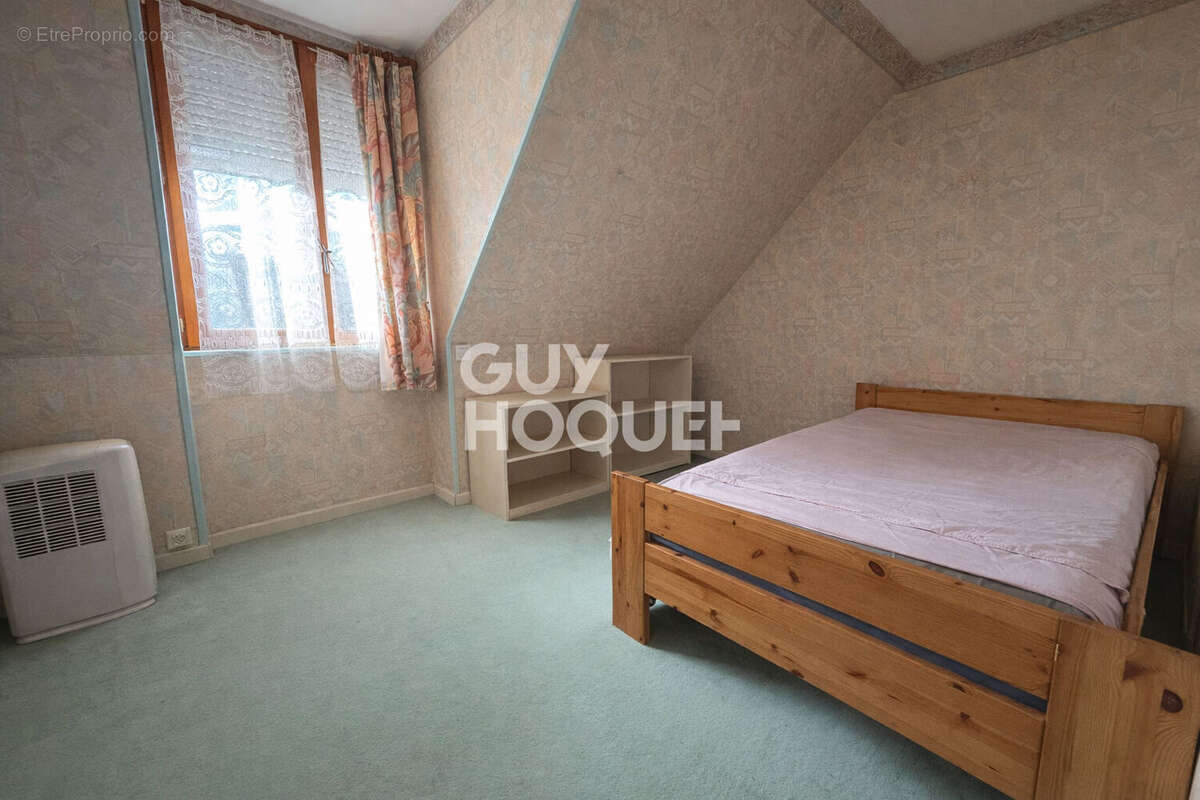Maison à LE COUDRAY-MONTCEAUX