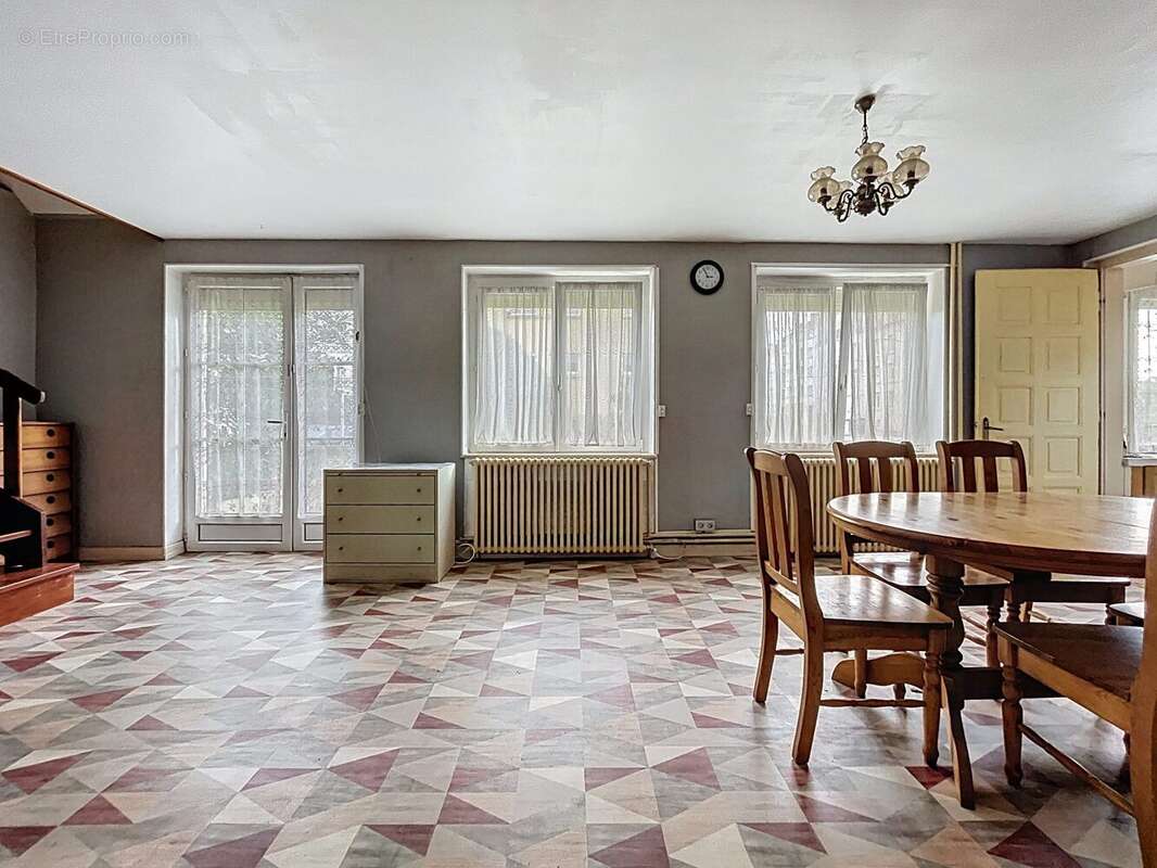 Maison à MONTIGNY-LES-METZ