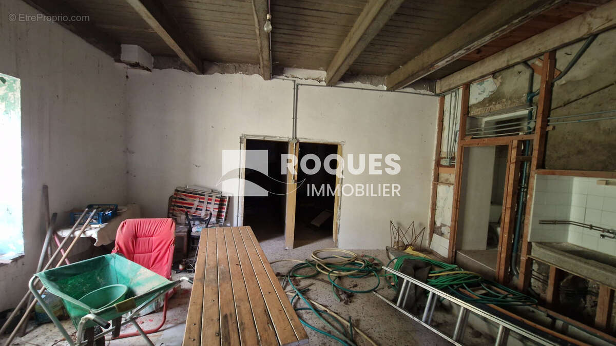 A VENDRE, proche Lodève, ensemble immobilier en pierre d'une surface totale de 995 m2 sur 3008 m2 de terrain - photo 16