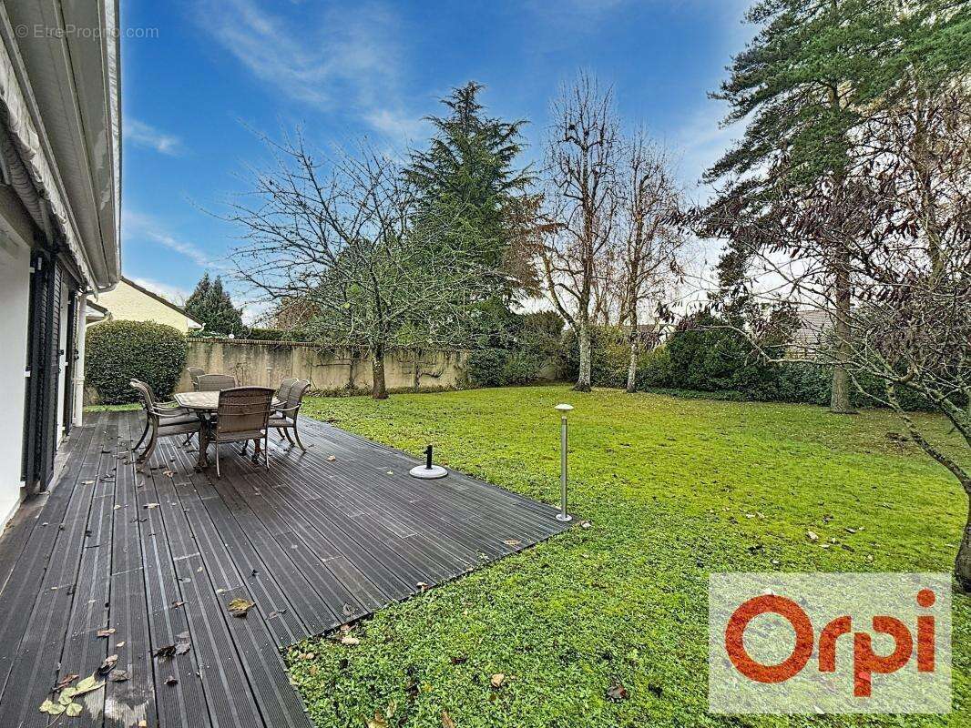 Maison à VOISINS-LE-BRETONNEUX