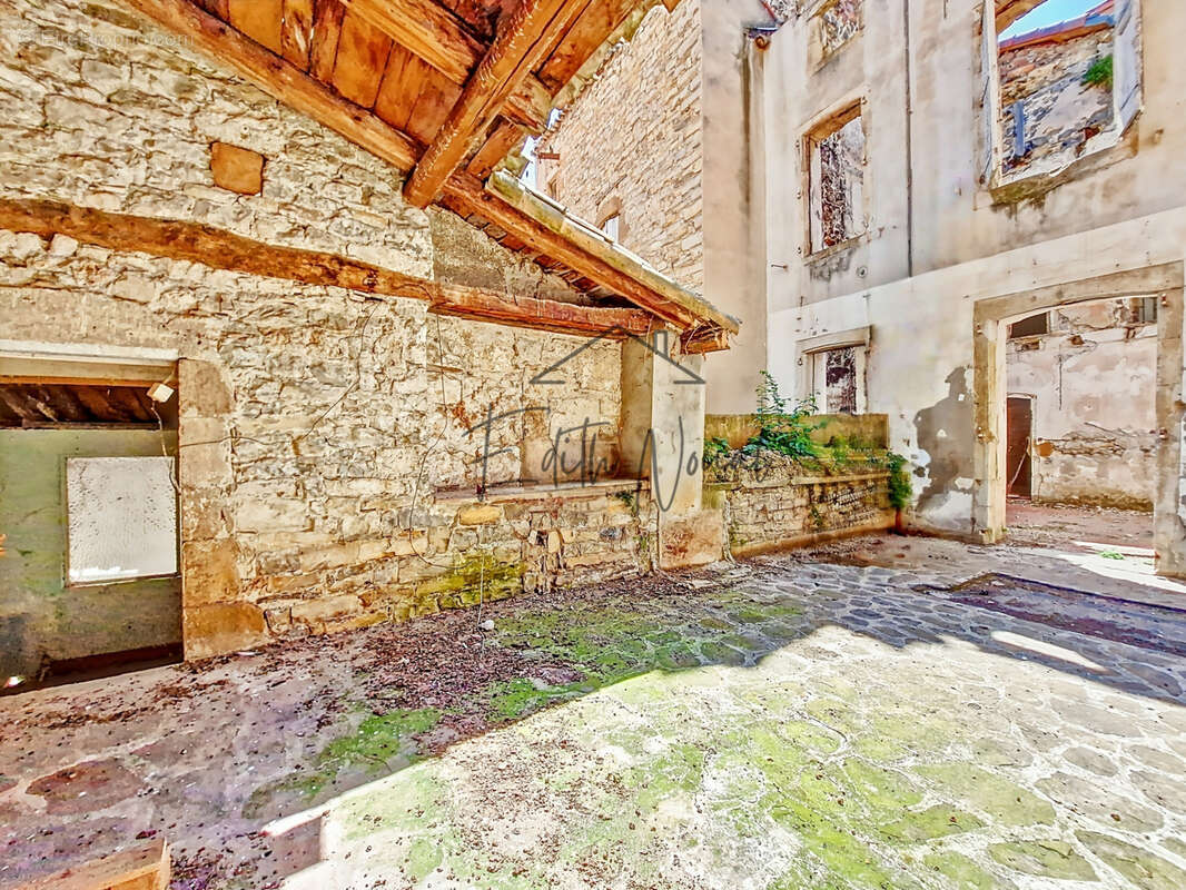 Ensemble immobilier à réhabiliter - Opportunité investisseurs - Centre-ville de Millau - photo 9