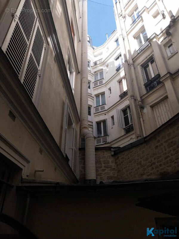 Autre à PARIS-9E