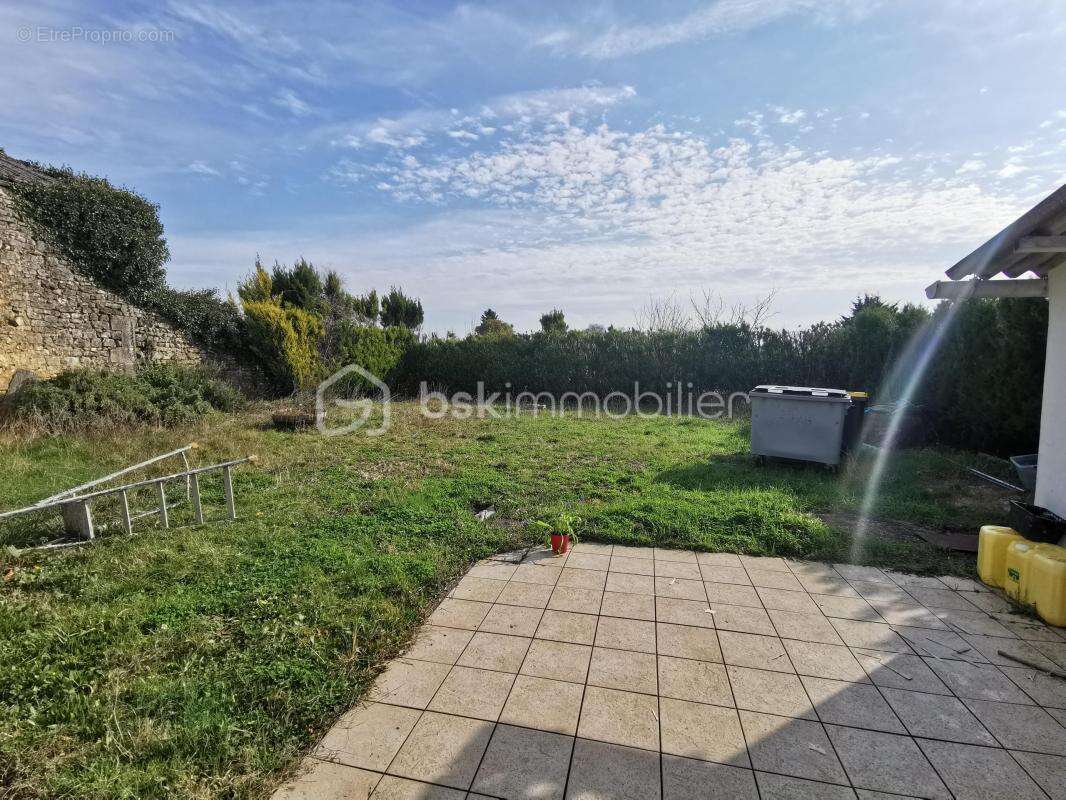 Appartement à SAINT-GENIS-DE-SAINTONGE