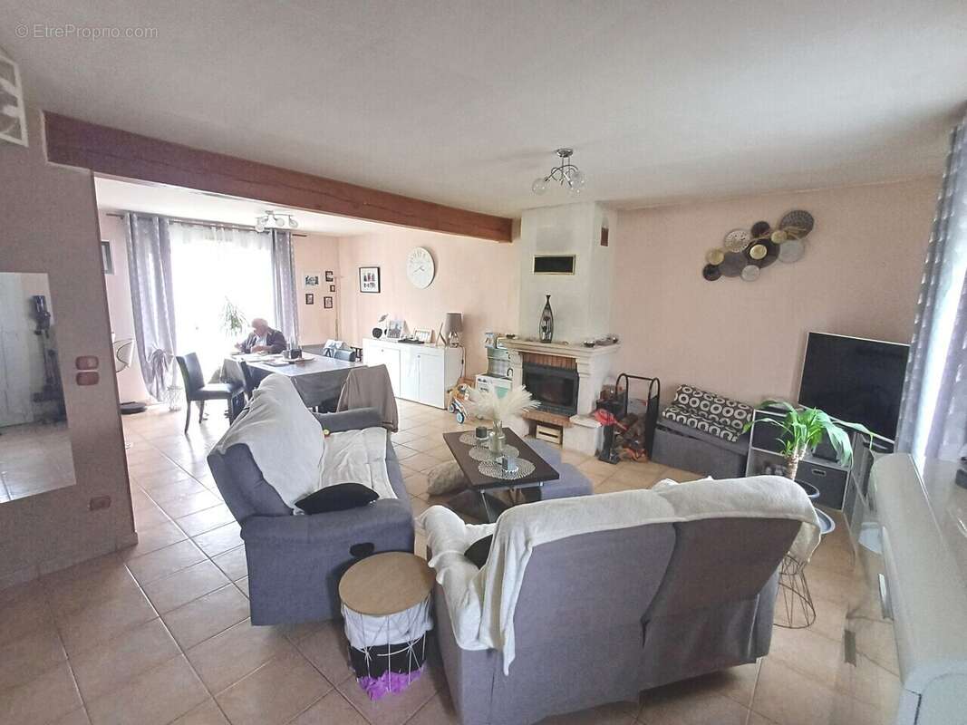 Maison à NEUVILLE-FERRIERES