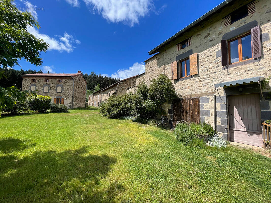 Maison à CHAMPAGNAC-LE-VIEUX