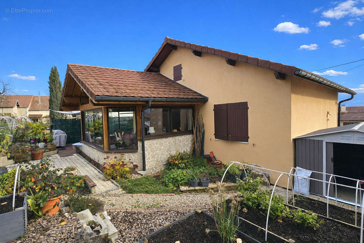 Maison à CHALLEX