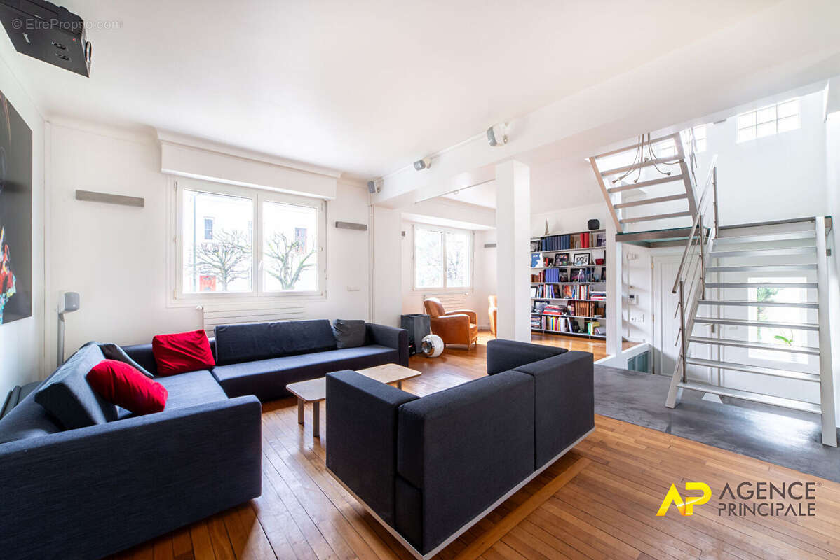 Maison à LA GARENNE-COLOMBES