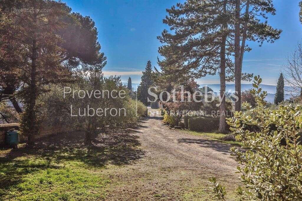 Maison à SAINT-SATURNIN-LES-APT