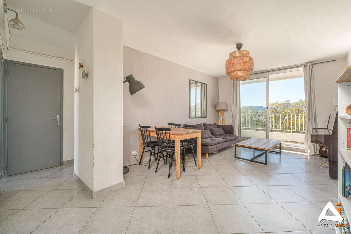 Appartement à MARSEILLE-8E