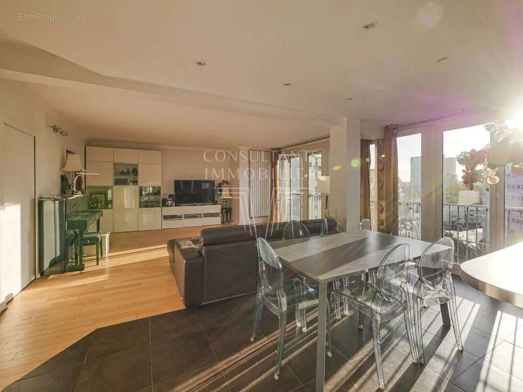 Appartement à PARIS-16E