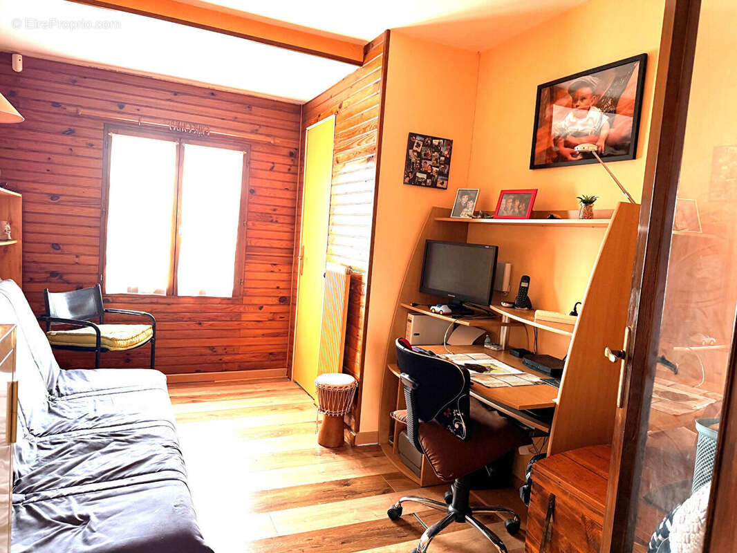 Maison 100 % individuelle sur 299 m² Quartier résidentiel calme - photo 6