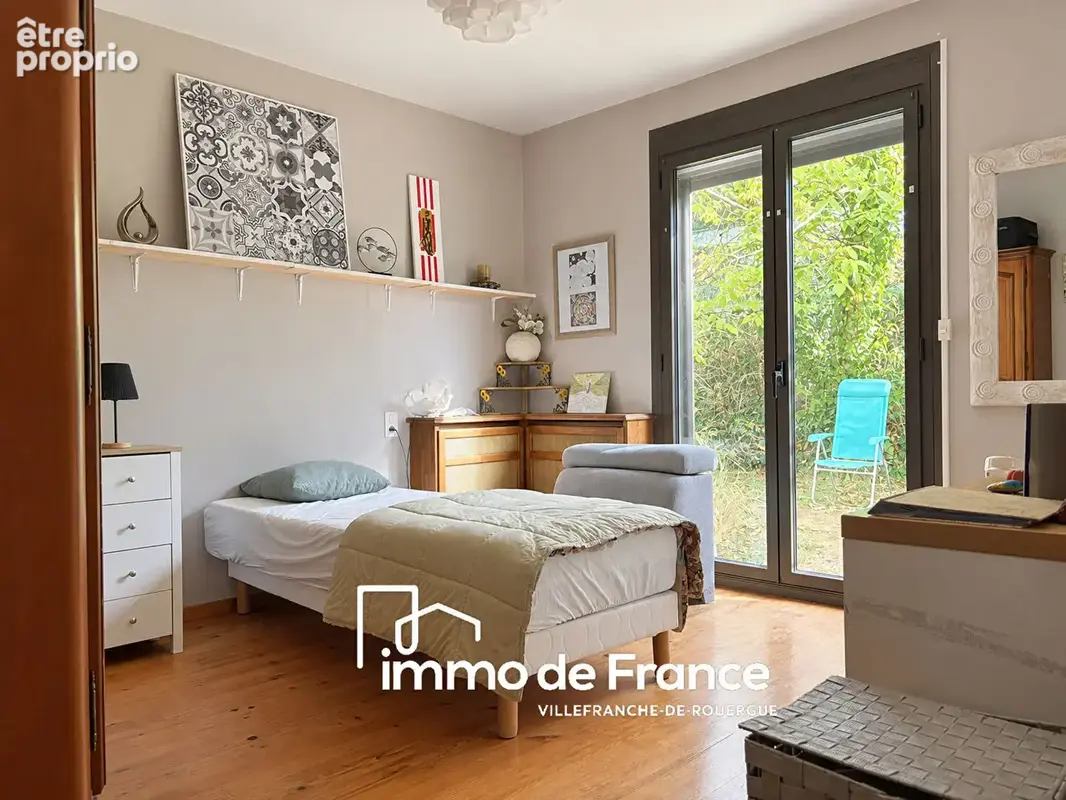 Maison T6 sur deux niveaux , garage et terrain - photo 5