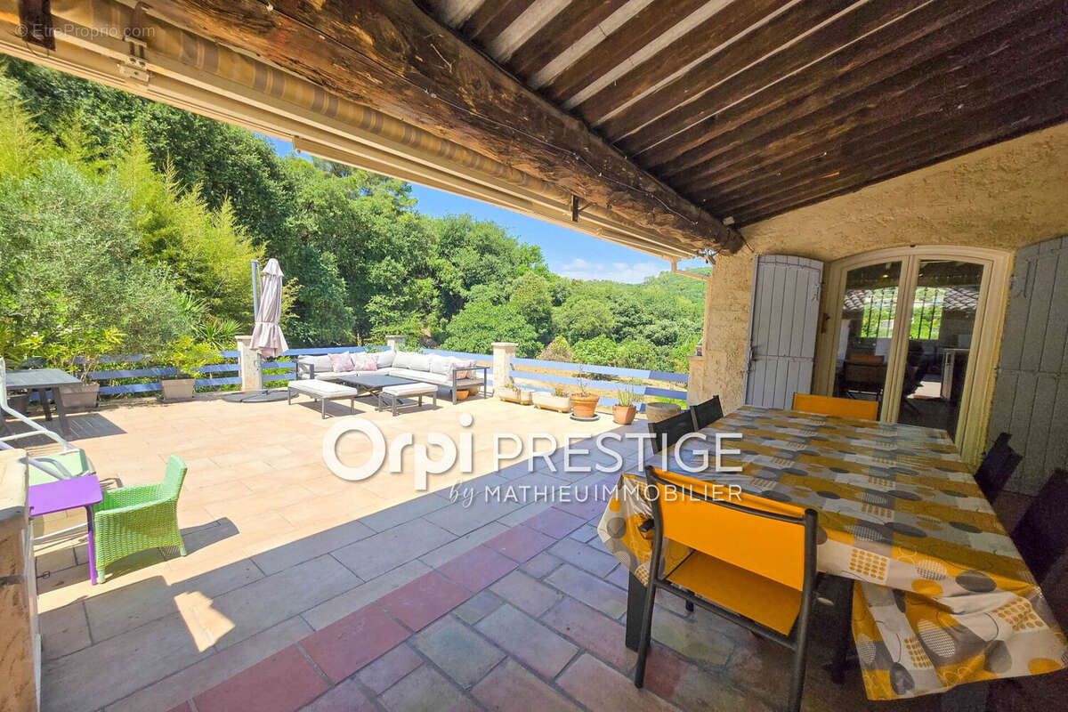 Maison 280 m² à Biot  - photo 8