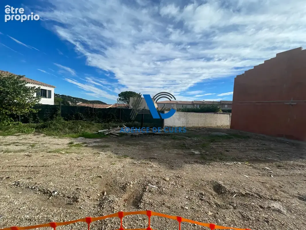 Terrain plat et viabilisé Cuers 196m² - photo 4