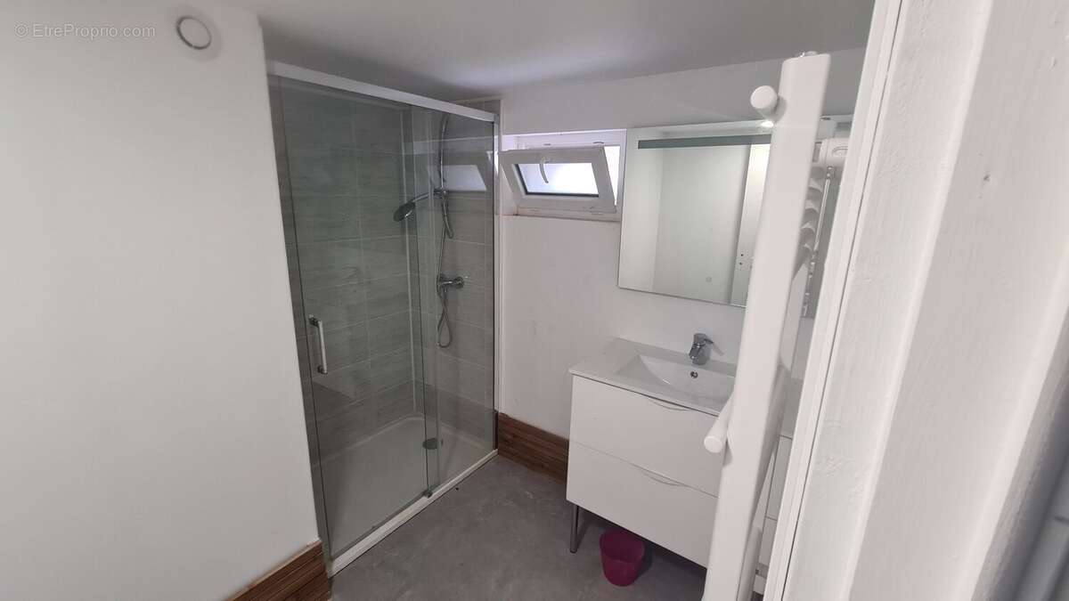 Charmante Maison Mitoyenne de 210 m² avec Jardin de 900 m²  Ruelle-sur-Touvre - photo 11