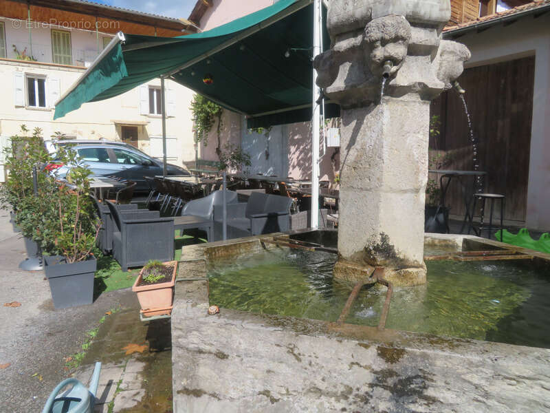 Commerce à THOARD