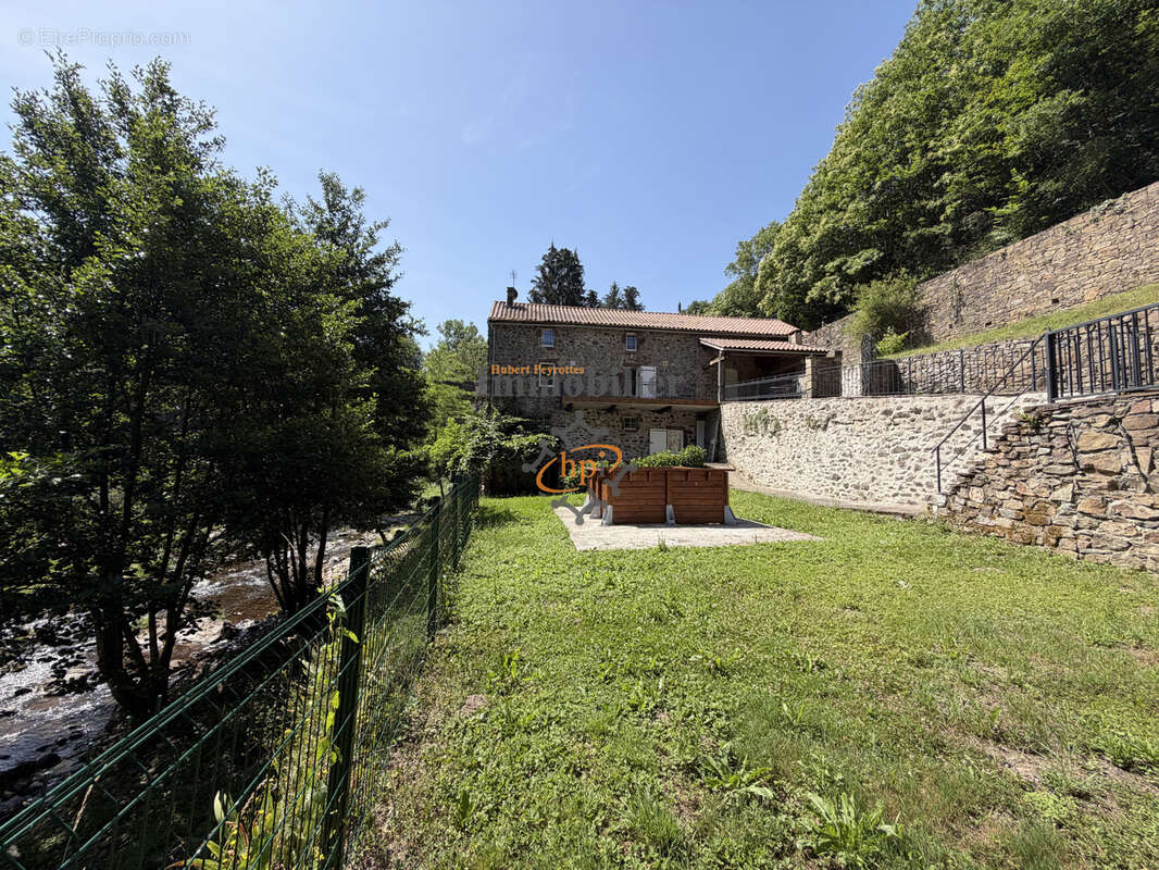 Maison à SAINT-SERNIN-SUR-RANCE