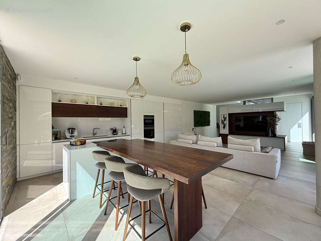 Maison à SAINT-PIERRE-EN-FAUCIGNY