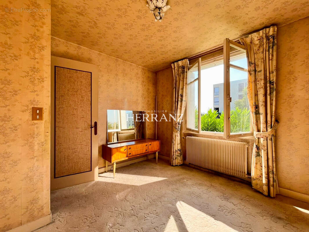 Maison des années 50 à rénover avec jardin et garage - photo 7