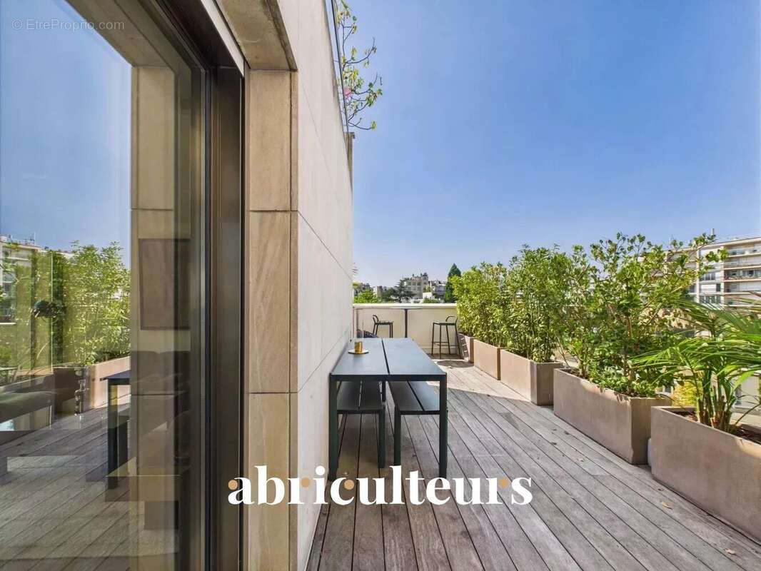 Appartement à PARIS-16E