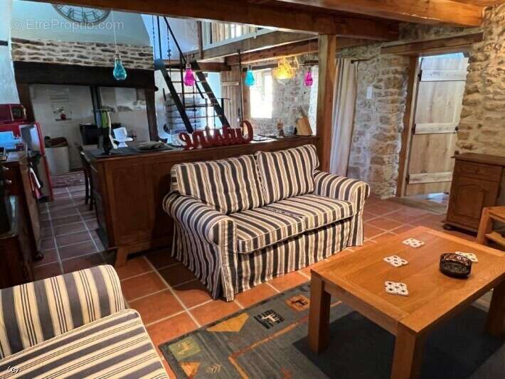 Maison à NANTEUIL-EN-VALLEE