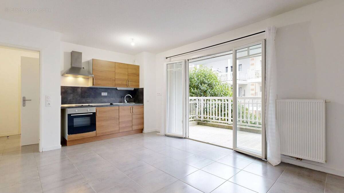 AppartementavecdeuxbalconsetparkingensoussolLaTest - Appartement à LE BOUSCAT