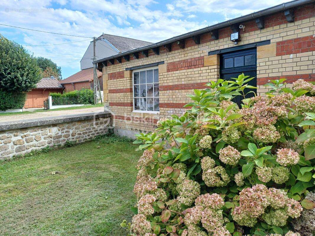 Maison à POURU-SAINT-REMY