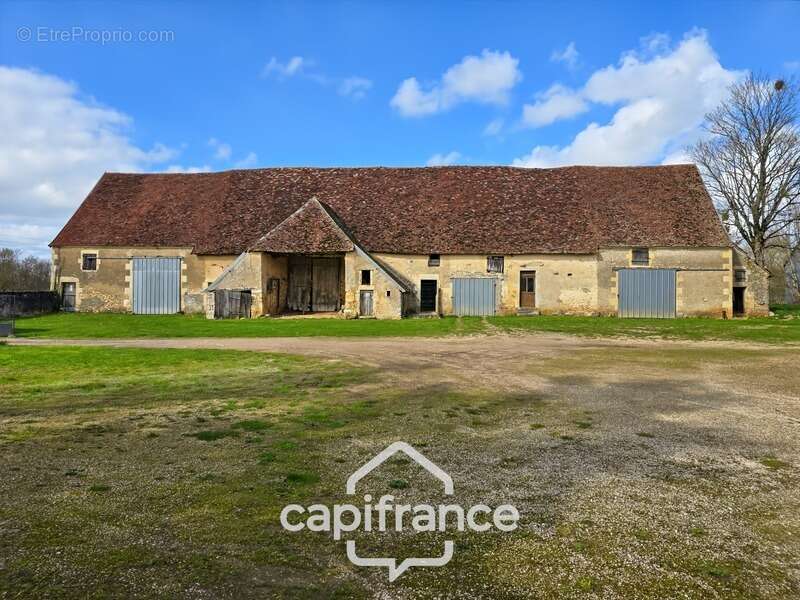 PERROY (58) - Ancien corps de ferme - 2 habitations - 750 m² de dépendances - Terrain 1,13 ha - photo 3