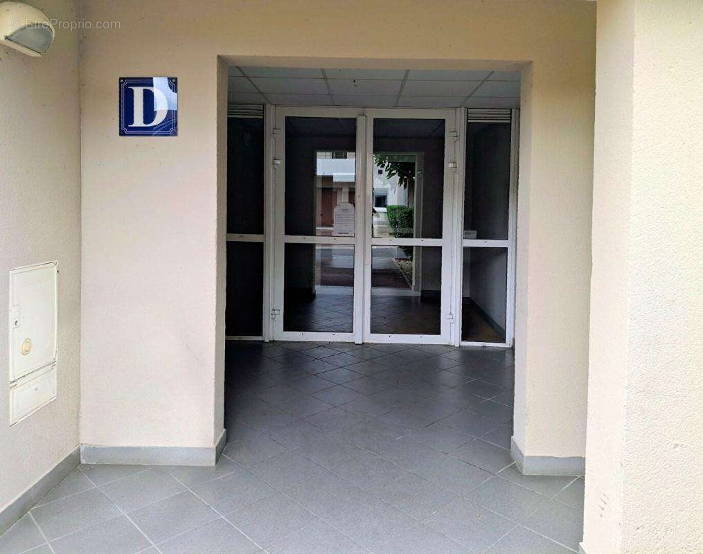 T2 avec balcon, parking privatif et piscine - À 5 mn du Campus - photo 10
