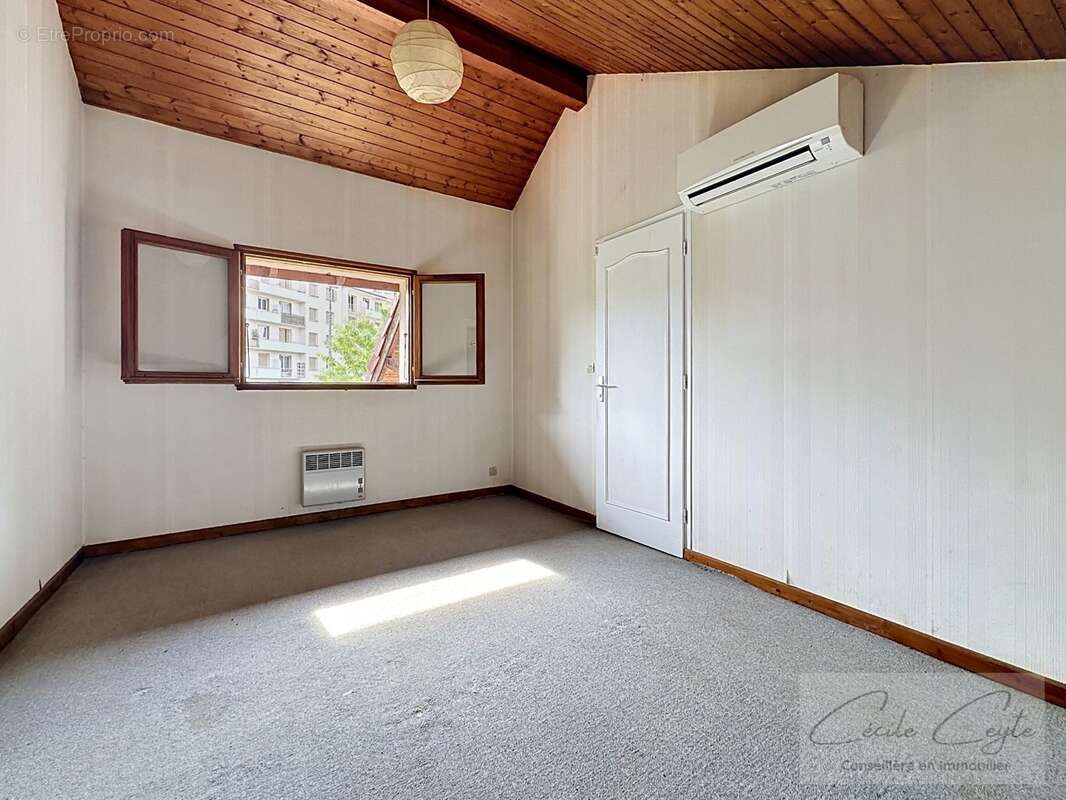 LA TRONCHE, Proche Hôpital, Maison familiale avec 5 chambres - photo 21