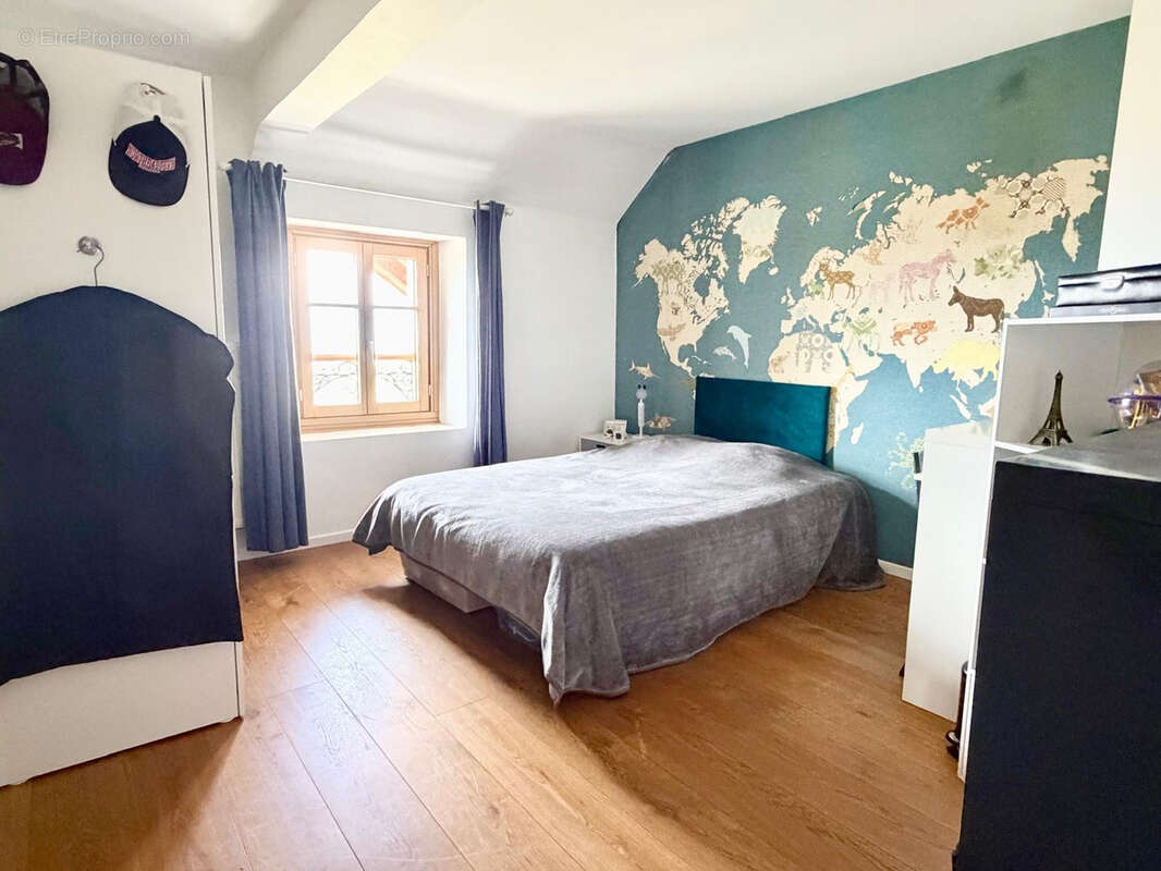 Maison à COLLONGES-SOUS-SALEVE