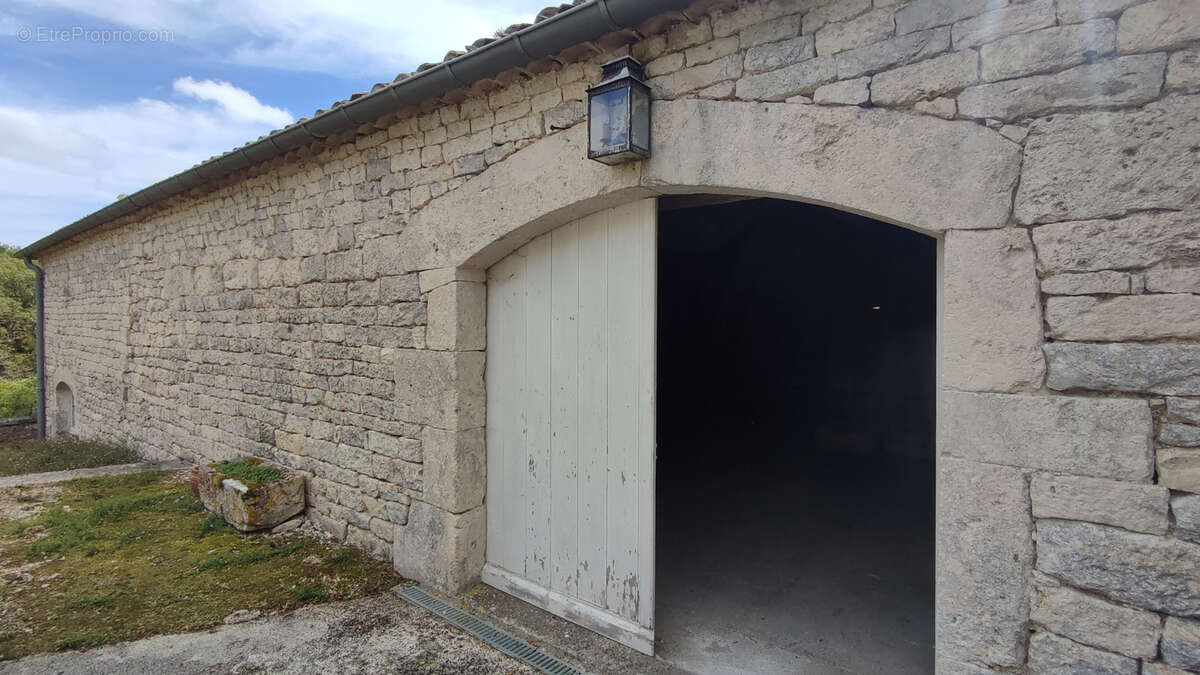 Maison à MONTAIGU-DE-QUERCY