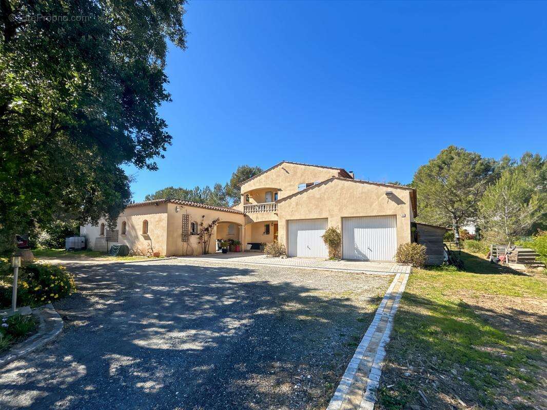 Maison à ROQUEBRUNE-SUR-ARGENS