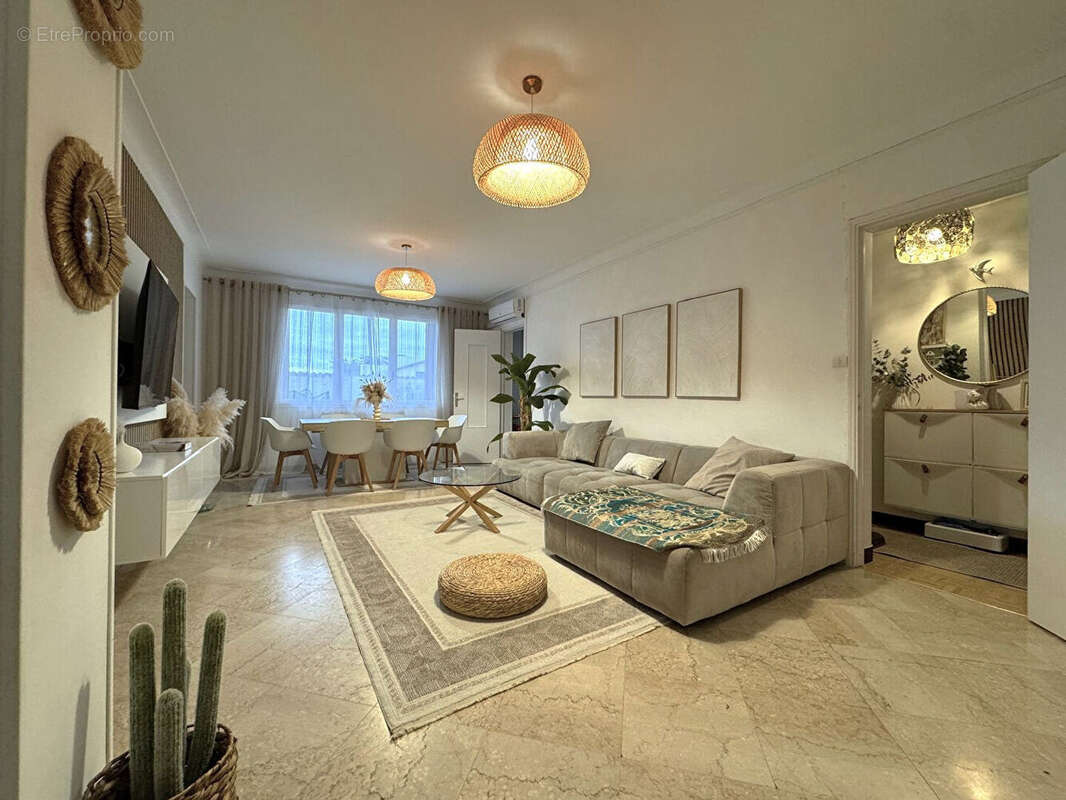 Appartement à BAGNOLS-SUR-CEZE