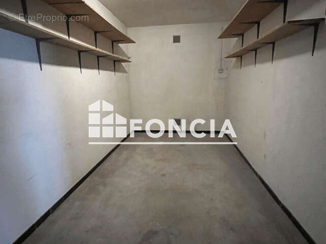 Parking à SAINT-CYR-SUR-MER