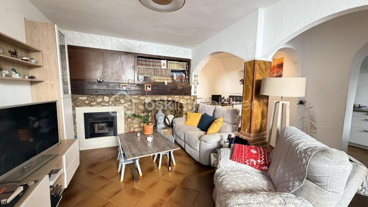 Maison à PEZILLA-LA-RIVIERE
