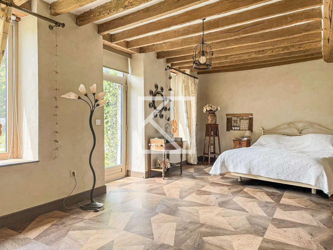 Maison 230 m² à Saint-Pavace  - photo 6