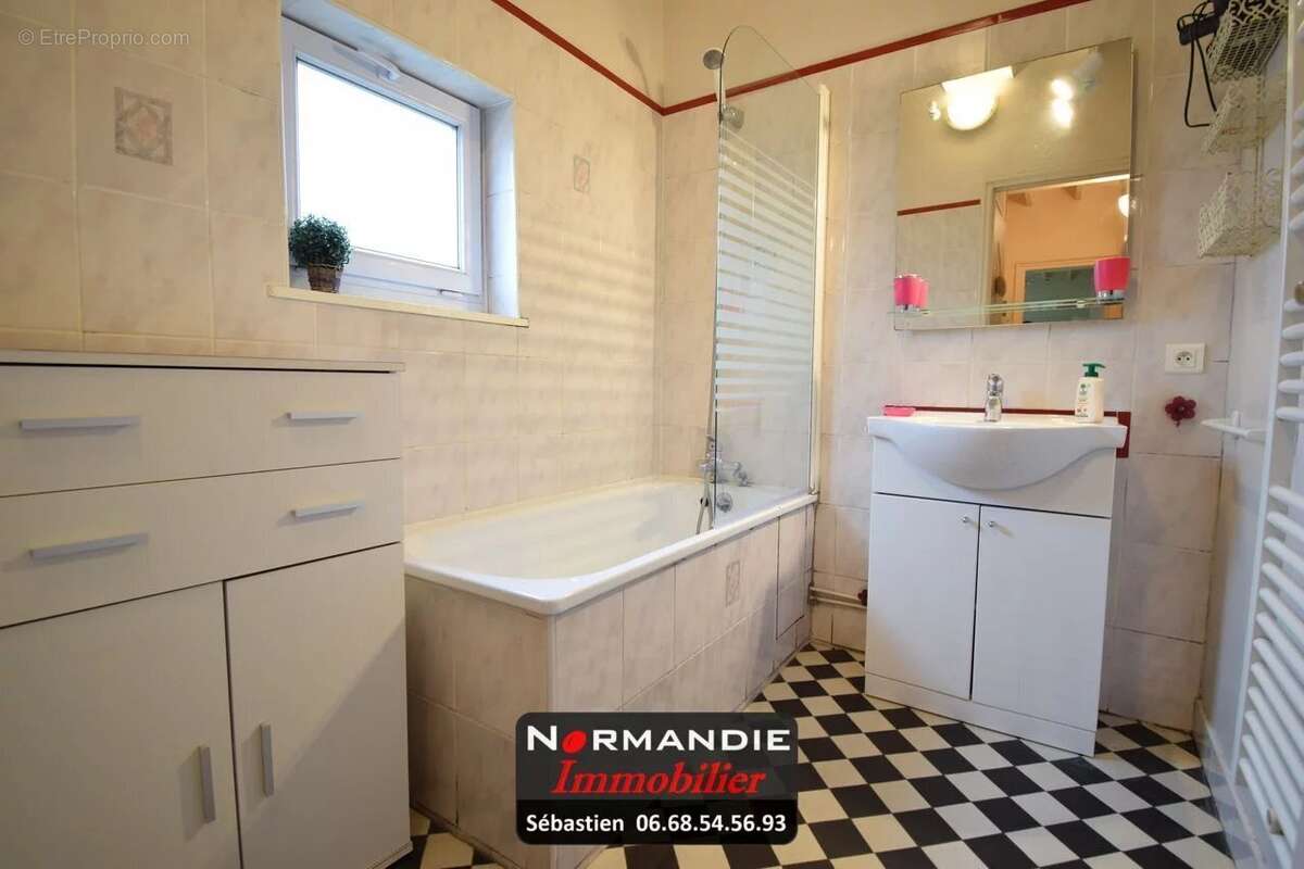 Maison à DOUDEVILLE