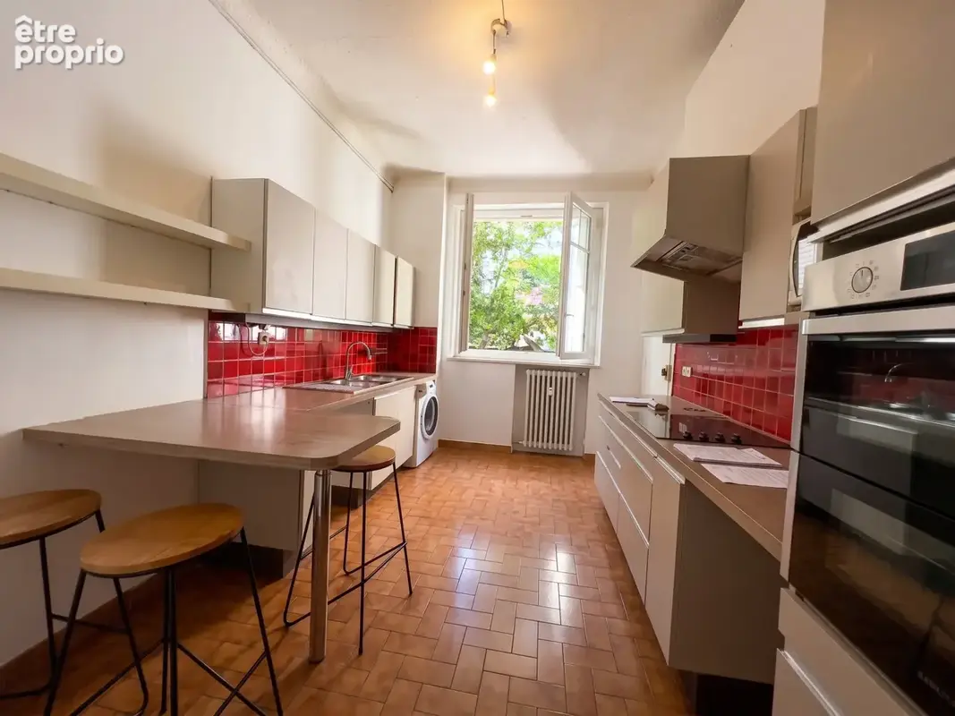 Cannes -charme et authenticite pour cet elegant appartement 2/3 pieces de 79m2 + cave dans immeuble bourgeois - photo 2