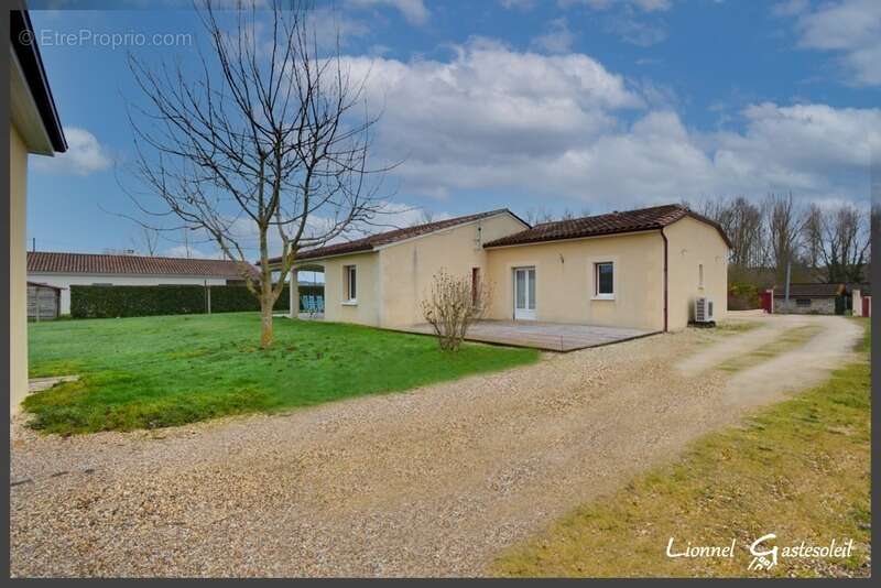 Maison à SAINT-PIERRE-D'EYRAUD