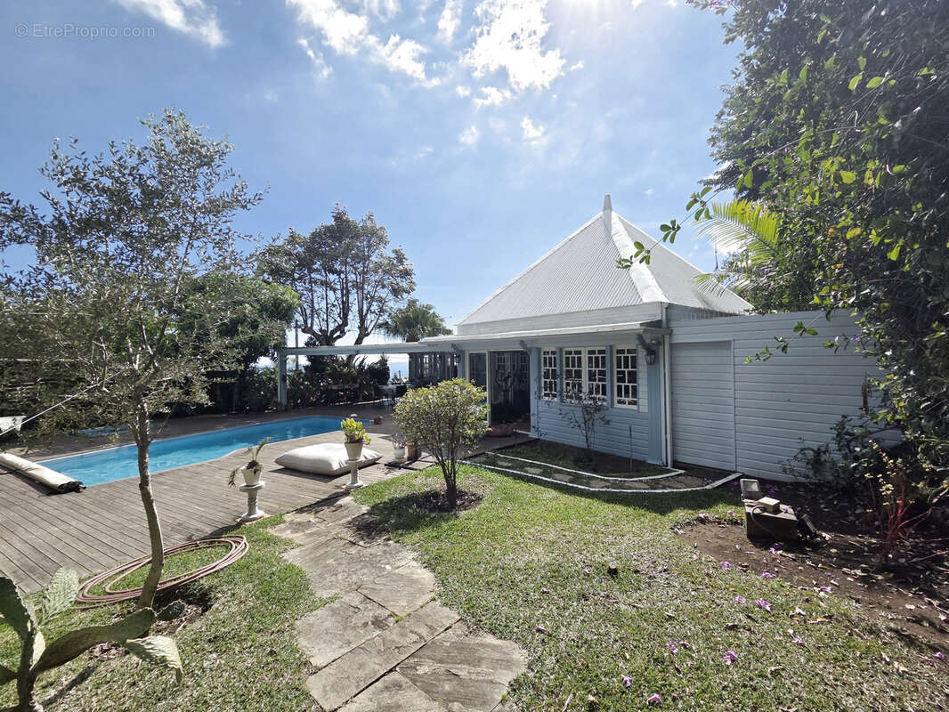 A vendre à La Montagne, villa créole F4-5 + bungalow - photo 2