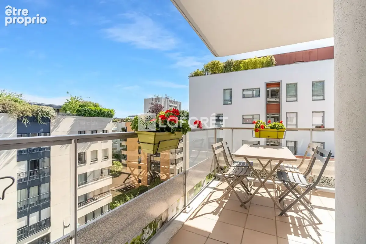3 pieces avec deux balcons - etage eleve - calme et lumineux - photo 3