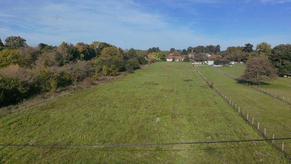 Terrain à POUILLY-SUR-SAONE