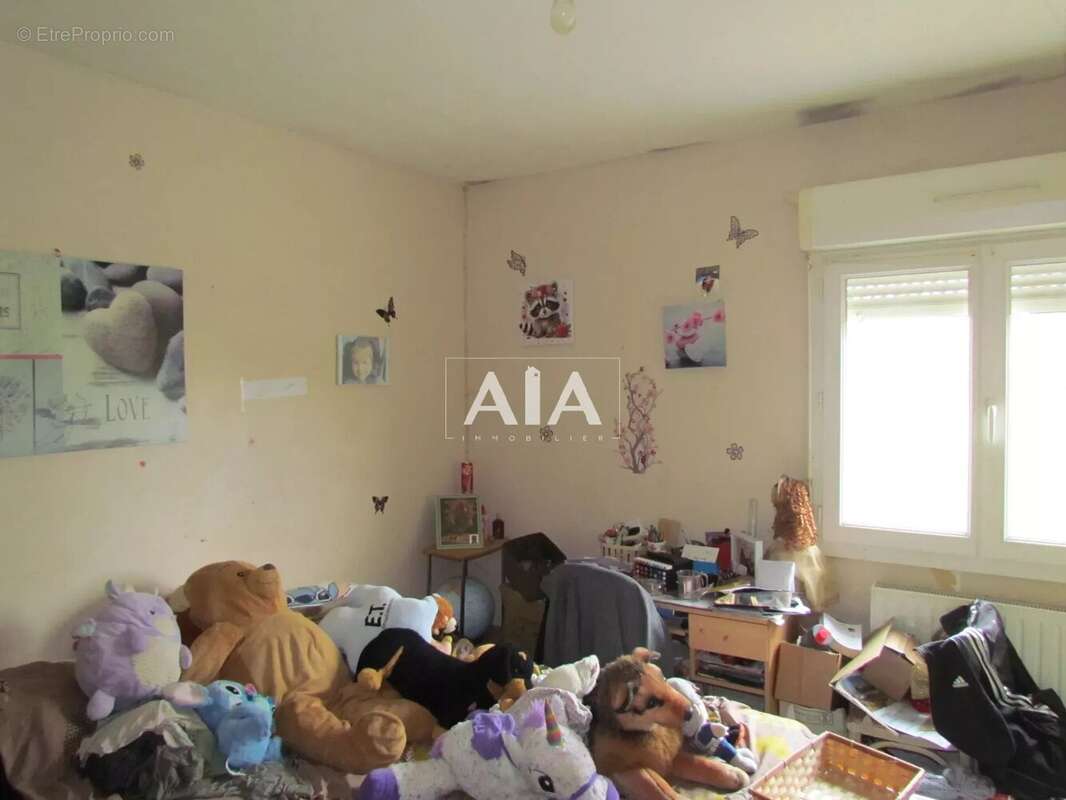 Maison à LES ADJOTS